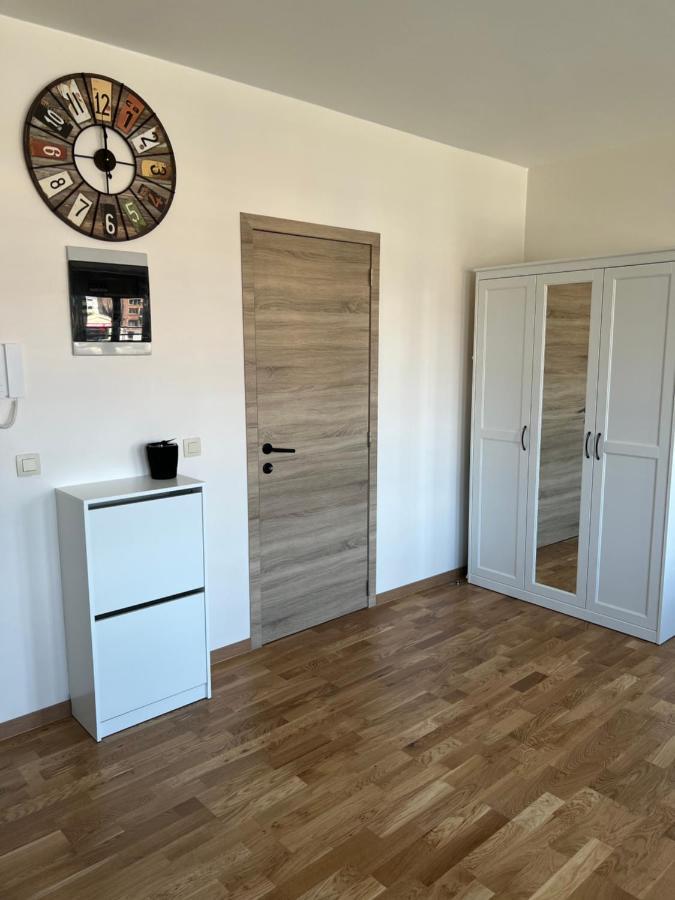 Cosy With Canal View Apartment *